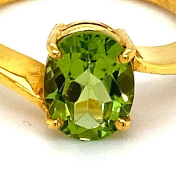 Peridot 2.05ct Solid 18K Yellow Gold Ring - Picture 6 of 6